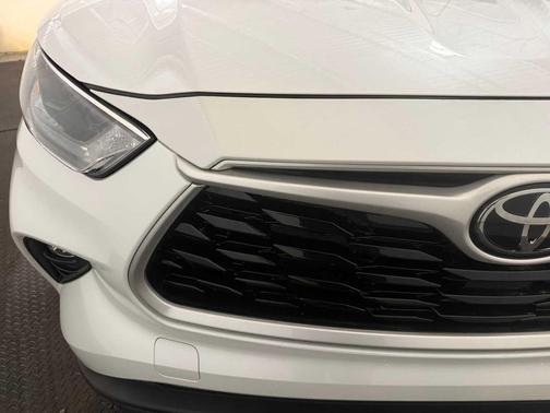 Wind Chill Pearl 2023 Toyota Highlander XLE