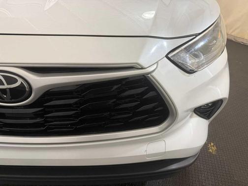 Wind Chill Pearl 2023 Toyota Highlander XLE