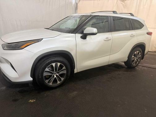 Wind Chill Pearl 2023 Toyota Highlander XLE