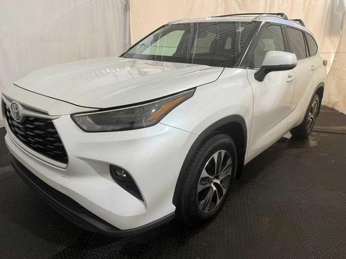 Wind Chill Pearl 2023 Toyota Highlander XLE