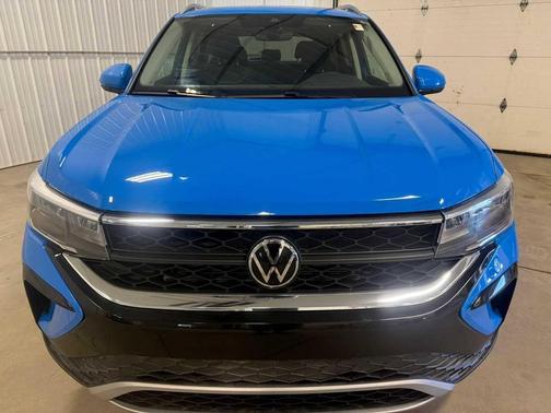 Cornflower Blue 2024 Volkswagen Taos 1.5T SE