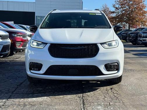 2026 Chrysler Pacifica L