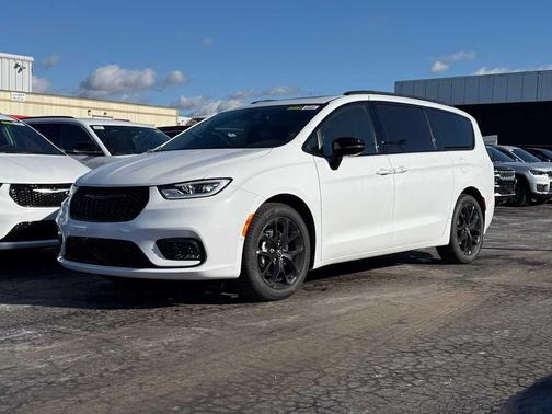 2026 Chrysler Pacifica L