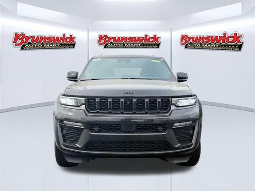 Diamond Black Crystal Pearlcoat 2026 Jeep Grand Cherokee Limited