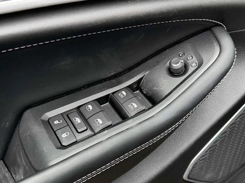 Diamond Black Crystal Pearlcoat 2026 Jeep Grand Cherokee Limited