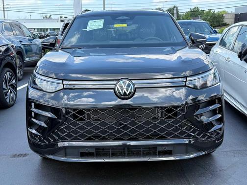2025 Volkswagen Tiguan 2.0T SE R-Line Black 4MOTION