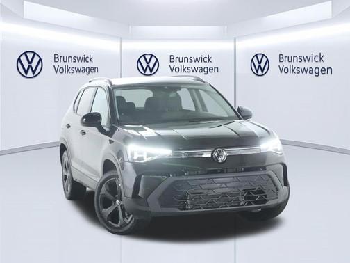 Deep Black Pearl 2025 Volkswagen Taos 1.5T SE Black