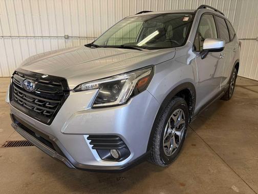 Ice Silver Metallic 2023 Subaru Forester Premium