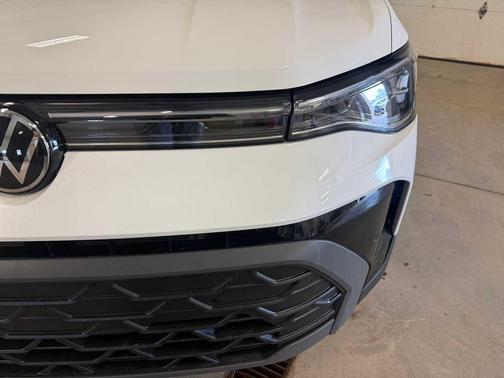 2025 Volkswagen Taos 1.5T SE Black