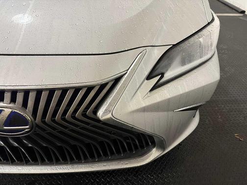 2020 Lexus ES 300h Base