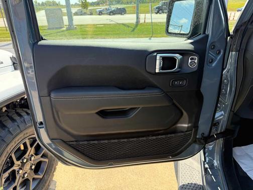 2025 Jeep Gladiator High Tide