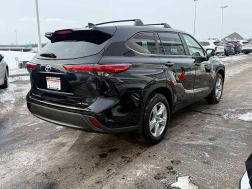 2023 Toyota Highlander LE