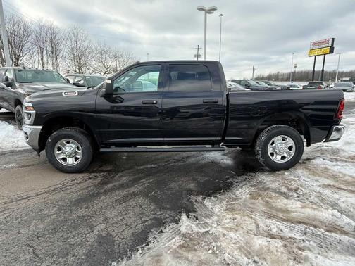 2026 RAM 2500 Tradesman Crew Cab 4x4 6'4' Box