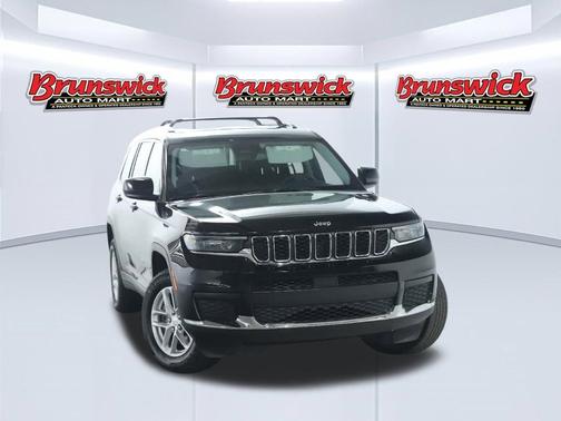 Diamond Black Crystal Pearlcoat 2023 Jeep Grand Cherokee L Laredo