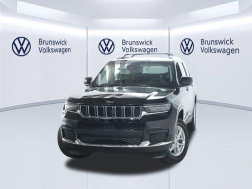 Diamond Black Crystal Pearlcoat 2023 Jeep Grand Cherokee L Laredo