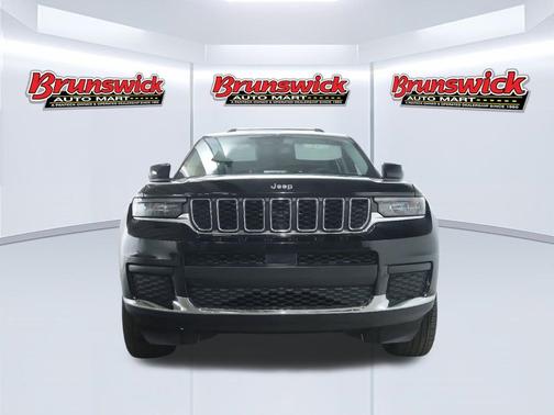 Diamond Black Crystal Pearlcoat 2023 Jeep Grand Cherokee L Laredo