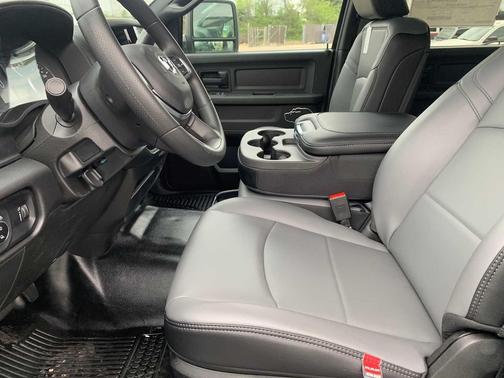 2025 RAM 2500 Tradesman Crew Cab 4x4 6'4' Box