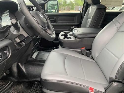 2025 RAM 2500 Tradesman Crew Cab 4x4 6'4' Box