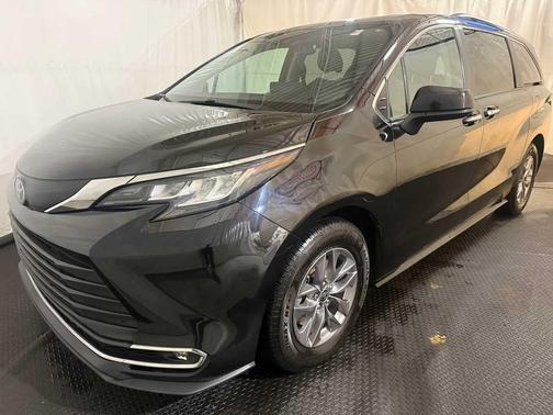 2023 Toyota Sienna XLE