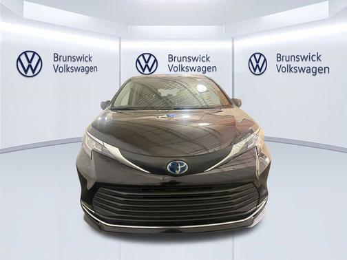 Midnight Black Metallic 2023 Toyota Sienna XLE