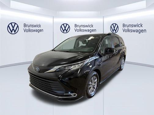 Midnight Black Metallic 2023 Toyota Sienna XLE