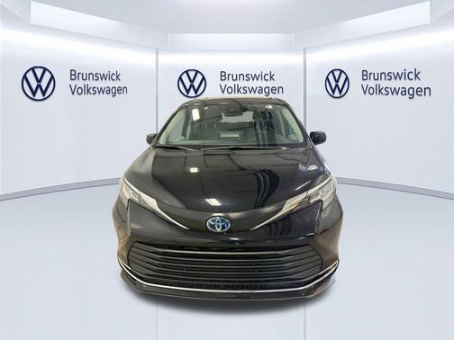 Midnight Black Metallic 2023 Toyota Sienna XLE