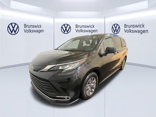 Midnight Black Metallic 2023 Toyota Sienna XLE