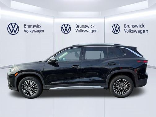 Deep Black Pearl 2027 Volkswagen Tiguan 2.0T S