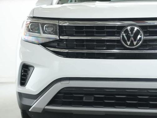 Pure White 2022 Volkswagen Atlas 2.0T SE