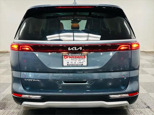 2024 Kia Carnival EX