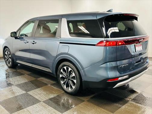 2024 Kia Carnival EX