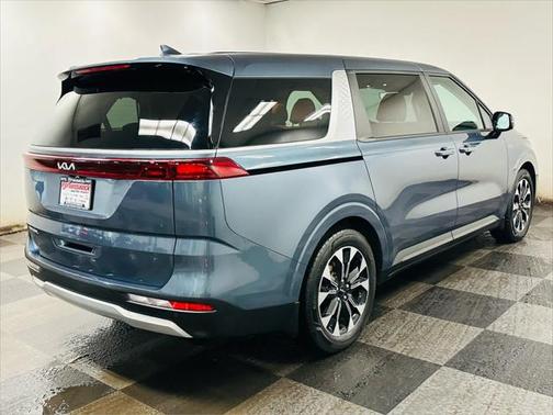 2024 Kia Carnival EX