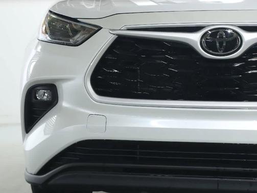 Wind Chill Pearl 2023 Toyota Highlander XLE