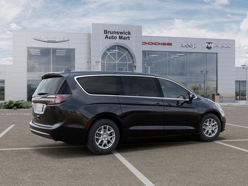 Diamond Black Crystal Pearlcoat 2026 Chrysler Pacifica L