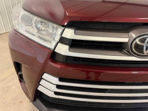 Ooh La La Rouge Mica 2019 Toyota Highlander LE