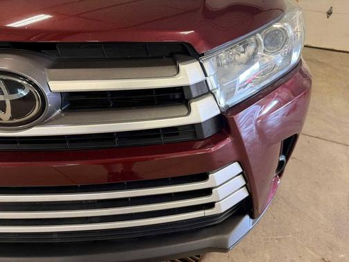 Ooh La La Rouge Mica 2019 Toyota Highlander LE