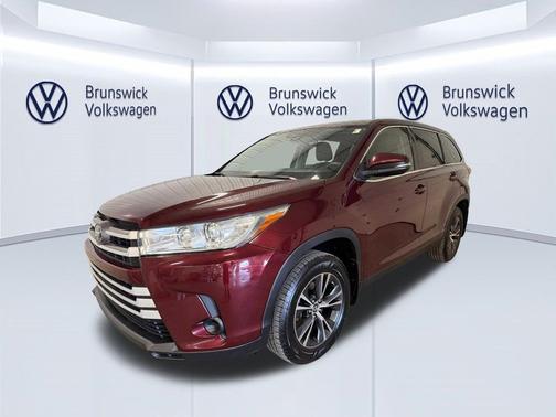 Ooh La La Rouge Mica 2019 Toyota Highlander LE