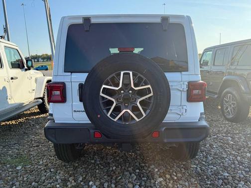 2025 Jeep Wrangler 4-Door Sahara 4x4