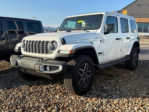 2025 Jeep Wrangler 4-Door Sahara 4x4
