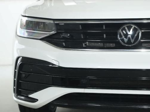 Opal White Pearl 2023 Volkswagen Tiguan 2.0T SE R-Line Black 4MOTION