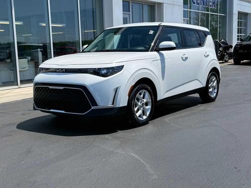 Snow White Pearl 2025 Kia Soul LX