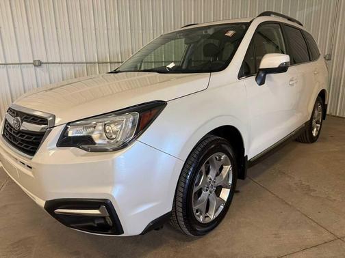 Crystal White Pearl 2018 Subaru Forester 2.5i Touring