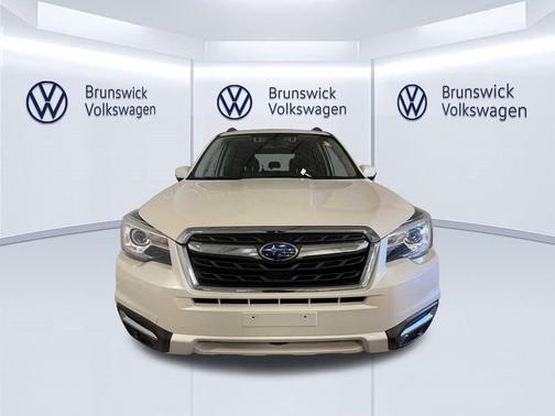 Crystal White Pearl 2018 Subaru Forester 2.5i Touring