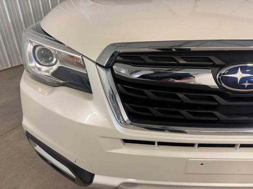 Crystal White Pearl 2018 Subaru Forester 2.5i Touring