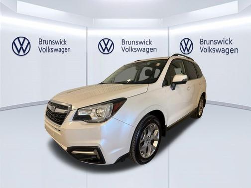 Crystal White Pearl 2018 Subaru Forester 2.5i Touring