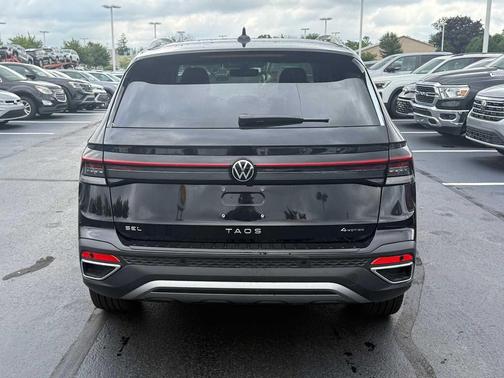 2025 Volkswagen Taos 1.5T SEL