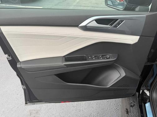 2025 Volkswagen Taos 1.5T SEL