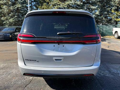 2026 Chrysler Pacifica L