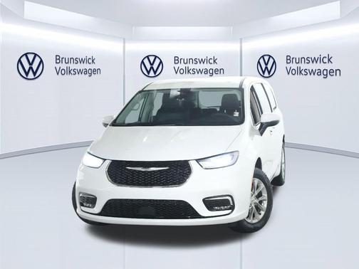 Bright White Clearcoat 2023 Chrysler Pacifica Touring L