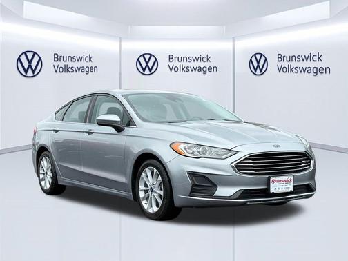 ICONIC SILVER 2020 Ford Fusion Hybrid SE